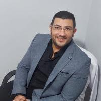 دكتور محمود زكريا الغريب